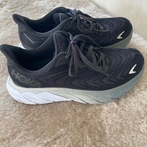 Hoka arahi 6 women’s sneaker Size 7 D (wide)